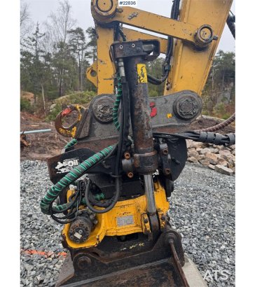 CAT 313FL crawler excavator with 2 buckets and tiltrot 26 2017 2 Crawler Excavators image 60