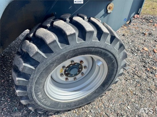 Merlo P40.17 telehandler w/ bucket – pallet forks – jib P40.17 telehandler w/ bucket – pallet forks – jib 2014 2 Wheel Loa...