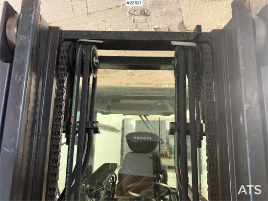 Toyota 02-8FDF25 with hydraulic side shift and fork widen 02-8FDF25 with hydraulic side shift and fork widen 2012 2 Forkli...