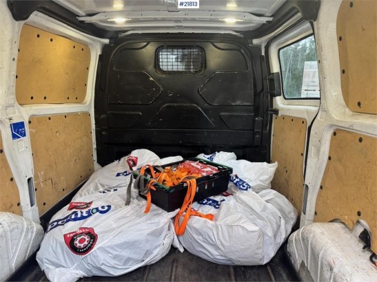 Ford Transit 4x2 Van with 2 Sets of Tires Transit 4x2 Van with 2 Sets of Tires 2016 2 Small Vans image 120