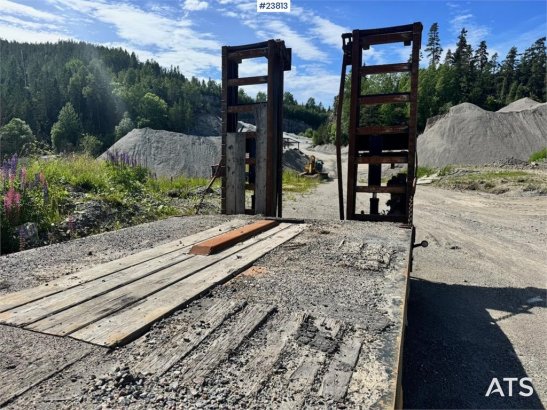 McCauley MAC machinery trailer with hydraulic loading ramps McCauley machinery trailer with hydraulic loading ramps 2011 2...
