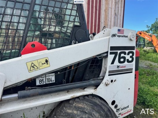 Bobcat 763 Skid-Steer Loader with Bucket, Grapple and Pal 763 Skid-Steer Loader with Bucket, Grapple and Pal 2003 2 image 15