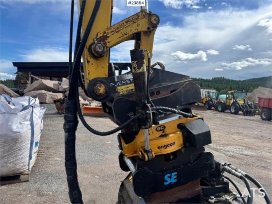 Komatsu PW160-8 Wheeled Excavator with Rototilt and Gradin 915 2013 2 Wheeled Excavators image 15