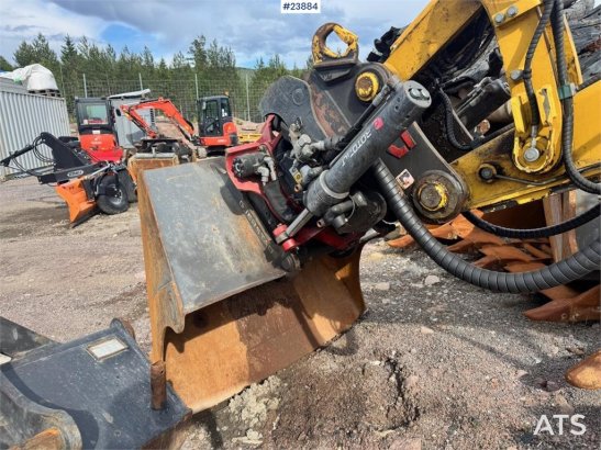 Komatsu PC138US-11 Excavator with Rototilt and Grading Buc PC138US-11 Excavator with Rototilt and Grading Buc 2018 2 Crawl...
