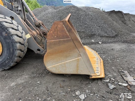 Volvo L180F Wheel loader with bucket L180F Wheel loader with bucket 2008 2 Wheel Loaders image 30