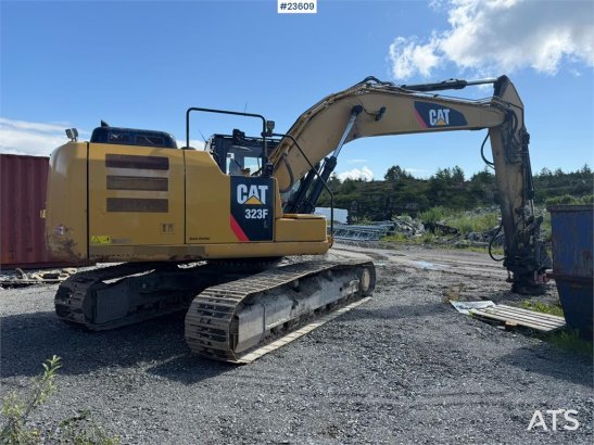 CAT 323FL with tilt and digging bucket 36 2018 2 Crawler Excavators image 15