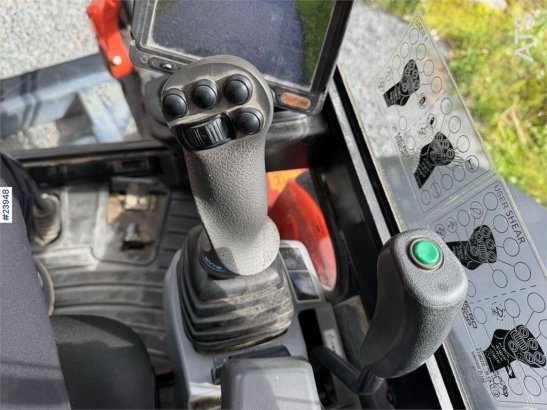 Kubota U35-3 mini excavator with 3 buckets, rototilt, and U35-3 mini excavator with 3 buckets, rototilt, and 2017 2 image 15