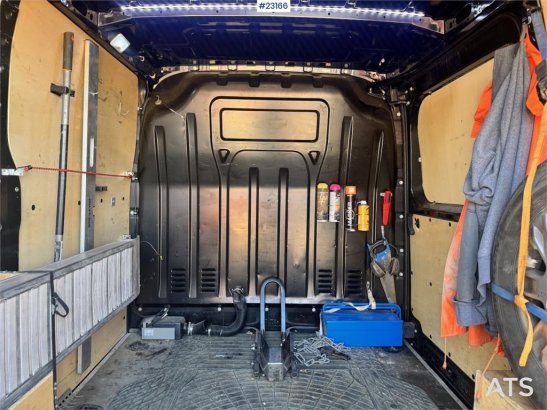 Renault Master van with two sets of tires. Master van with two sets of tires. 2019 2 Small Vans image 15