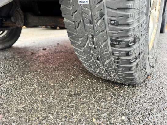 Toyota Hilux 4x4 van – 2 sets of tires! Hilux 4x4 van – 2 sets of tires! 2006 2 Small Vans image 15