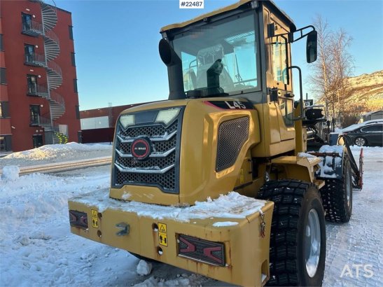 Powertrack L45 wheel loader w/ Flapwing bucket, bucket and pa Powertrack L45 wheel loader w/ Flapwing bucket, bucket and p...