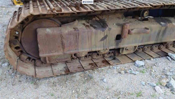 Kobelco SK200LC Excavator with digging bucket SK200LC Excavator with digging bucket 1991 2 Crawler Excavators image 15