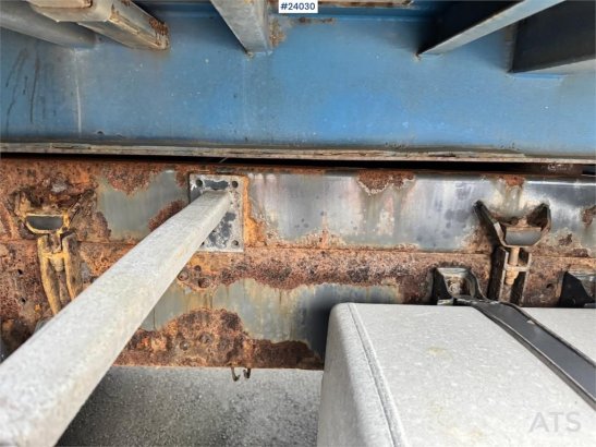 Scania P114 Container Truck with Tail Lift P114 Container Truck with Tail Lift 2002 2 image 15