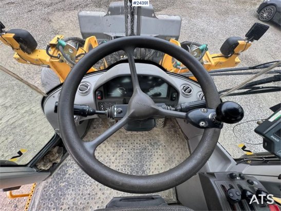 Volvo L90F Wheel Loader w/ Bucket and Pallet Forks – Low 10140 2008 2 Wheel Loaders image 15