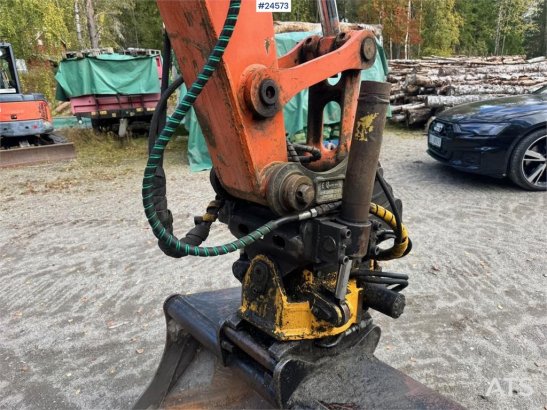 Hitachi ZX70 Excavator with Tiltrotator and 3 Buckets – On ZX70 Excavator with Tiltrotator and 3 Buckets – On 2004 2 Crawl...