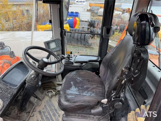 Doosan DL550-5 wheel loader with scale, bucket, and new t Doosan DL550-5 wheel loader with scale, bucket, and new t 2015 2...