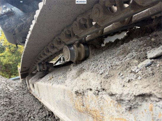Hitachi ZX225USLC-5B excavator with Rototilt and 2 buckets ZX225USLC-5B excavator with Rototilt and 2 buckets 2013 2 Crawl...