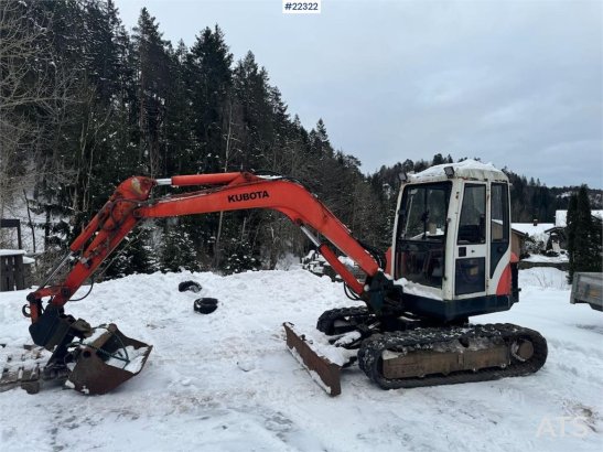 Kubota KX161-2 Tracked Excavator with Hydraulic Grading B KX161-2 Tracked Excavator with Hydraulic Grading B 2002 2 Crawle...
