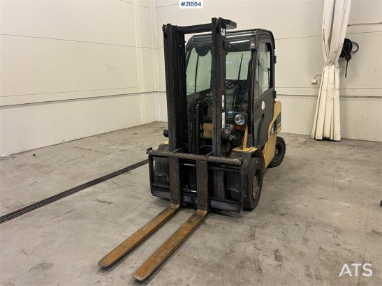 CAT DP30N DP30N 2005 2 Forklift image 2