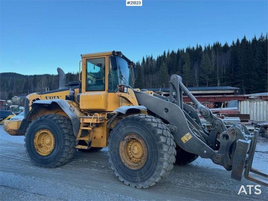 Volvo L110E Wheel Loader with Bucket WATCH VIDEO L110E Wheel Loader with Bucket WATCH VIDEO 2006 2 Wheel Loaders image 2