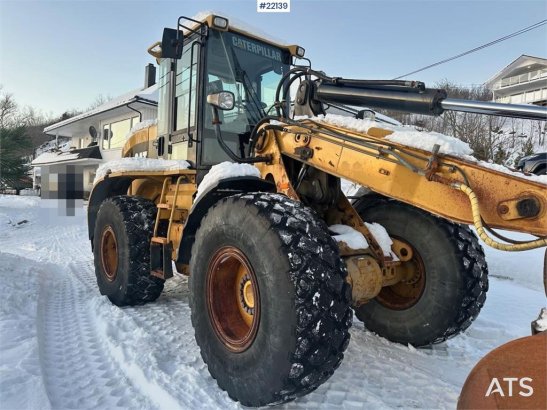 CAT 930G w/ bucket, pallet forks and scale. See hours! 930G w/ bucket, pallet forks and scale. See hours! 2005 2 Wheel Loa...