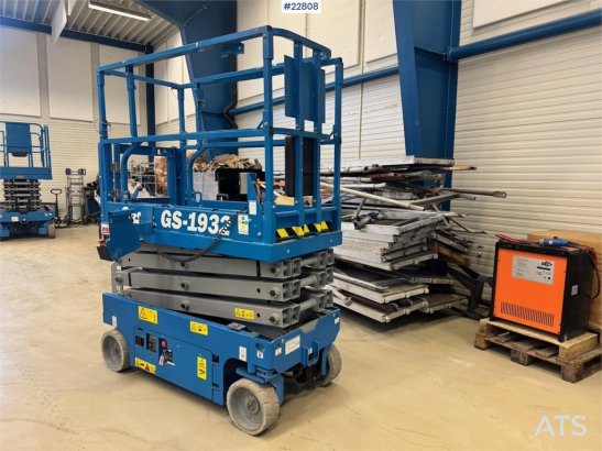 Genie GS-1932 Scissor Lift – Only 89 Hours! 4842 2019 2 Scissor Lifts image 2