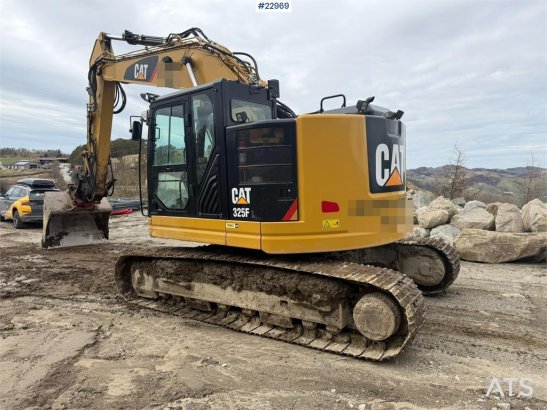 CAT 325FLCR with Engcon rototilt and grading bucket 38 2018 2 Crawler Excavators image 2