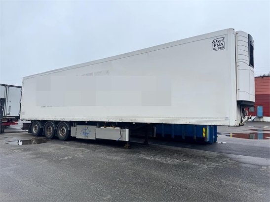 Ekeri box semi-trailer with refrigeration/freezer unit. Ekeri box semi-trailer with refrigeration/freezer unit. 2013 2 Box...