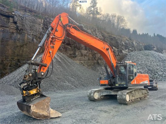 Doosan Dx300lc-5 Gravemaskin m/ rototilt og pusseskuffe Doosan Dx300lc-5 Gravemaskin m/ rototilt og pusseskuffe 2017 2 Cra...