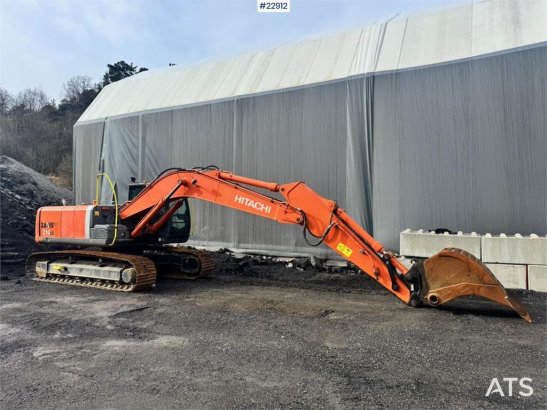 Hitachi ZX210LC-3 crawler excavator with digging bucket, g ZX210LC-3 crawler excavator with digging bucket, g 2008 2 Crawl...