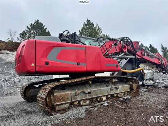 Liebherr R922 crawler excavator with digging bucket and 201 R922 crawler excavator with digging bucket and 201 2014 2 Craw...