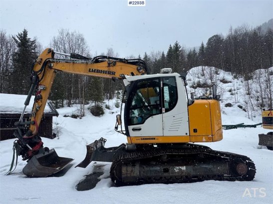 Liebherr R914 Compact crawler excavator with VA boom, 2 buc R914 Compact crawler excavator with VA boom, 2 buc 2018 2 Craw...