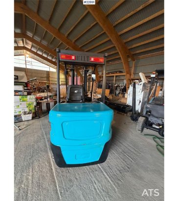 Hilt CPD-30 truck w/extensions. – lifting height 5 Hilt CPD-30 truck w/extensions. – lifting height 5 2025 2 Forklift imag...