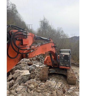 Atlas 260 LC Crawler Excavator with digging bucket 260 LC Crawler Excavator with digging bucket 2011 2 Crawler Excavators ...