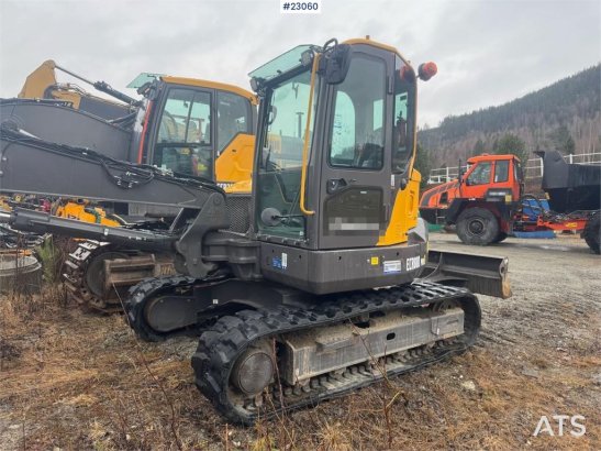 Volvo ECR88D tracked excavator with tilt and bucket. Onl ECR88D tracked excavator with tilt and bucket. Onl 2022 2 Crawler...
