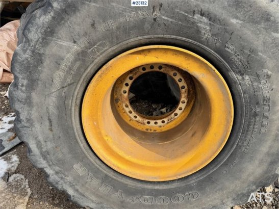 4 stk dekk til Volvo Hjullaster 4 stk dekk til Volvo Hjullaster 2 image 2