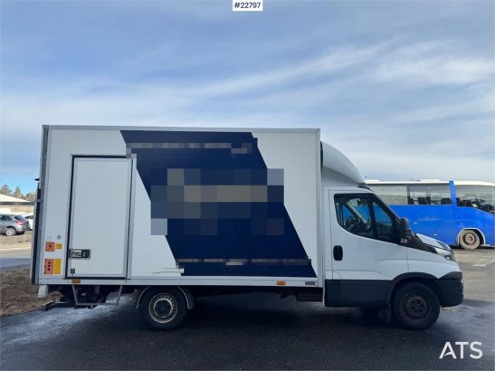 Iveco 35S16 Box truck w/ side door and lift 35S16 Box truck w/ side door and lift 2018 2 image 107