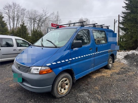 Toyota Hiace 4WD with 2 sets of tires Hiace 4WD with 2 sets of tires 2005 2 Small Vans image 32