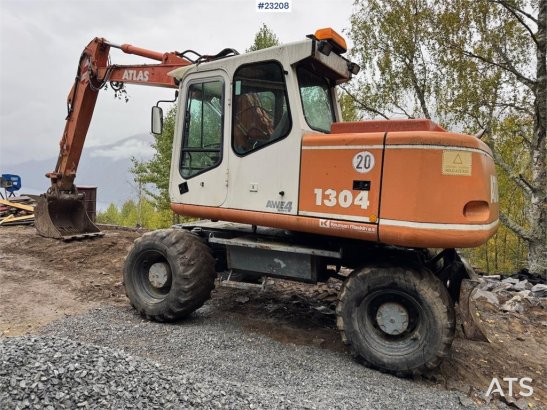 Atlas 1304 w/ 1 backhoe bucket Low Hours! 1304 w/ 1 backhoe bucket Low Hours! 2002 2 Wheeled Excavators image 2