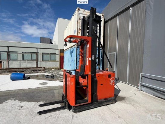 BT Plukktruck-stabletruck, charger BT Plukktruck-stabletruck, charger 2007 2 Forklift image 2
