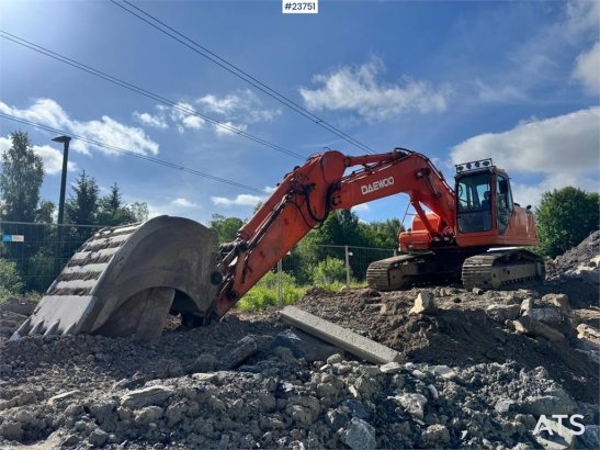Daewoo S250LC-V Excavator with Digging Bucket WATCH VIDEO Daewoo S250LC-V Excavator with Digging Bucket WATCH VIDEO 2001 2...