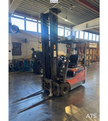 Toyota 8FBE15 Electric Forklift 8FBE15 Electric Forklift 2001 2 Forklift image 2