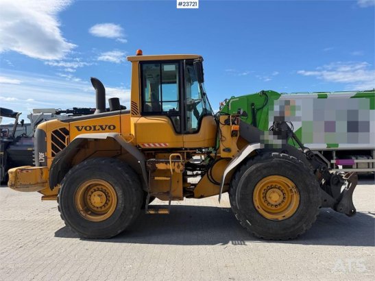 Volvo L70F wheel loader w/ weight. WATCH VIDEO L70F wheel loader w/ weight. WATCH VIDEO 2008 2 Wheel Loaders image 2