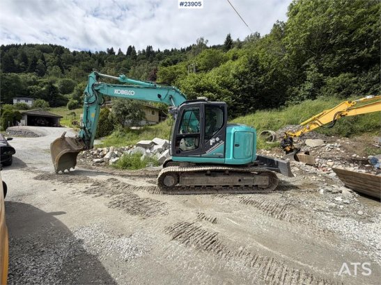 Kobelco Sk140SRLC-3 excavator equipped with a tooth bucket Sk140SRLC-3 excavator equipped with a tooth bucket 2015 2 Crawl...
