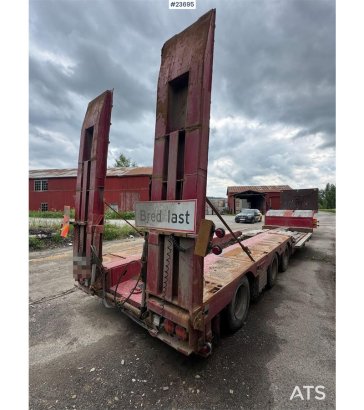 Broshuis Machine Semi-Trailer – with hydraulic loading ramp Broshuis Machine Semi-Trailer – with hydraulic loading ramp 20...