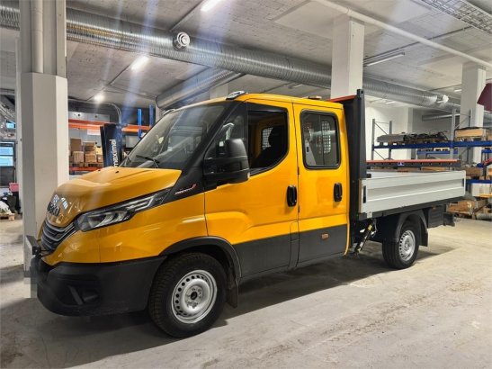 Iveco 35S18 flatbed truck with crane – 2 sets of tires – 35S18 flatbed truck with crane – 2 sets of tires – 2025 2 Small V...