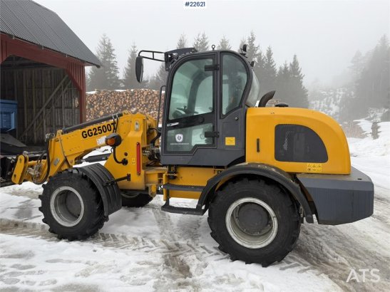 Günter Grossmann Ladowarka GG2500T telehandler with a bucket and l Günter Grossmann Ladowarka GG2500T telehandler with a b...