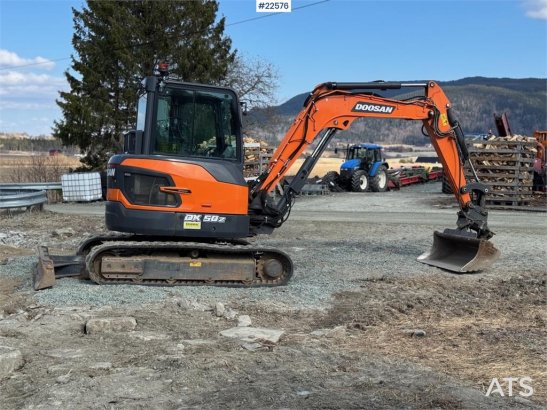 Doosan DX50Z-7 mini excavator – 3 buckets – swing boom – Doosan DX50Z-7 mini excavator – 3 buckets – swing boom – 2022 2 i...