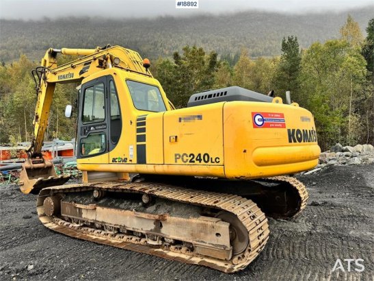 Komatsu PC240LC-6K Crawler Excavator w/ Digging Bucket. PC240LC-6K Crawler Excavator w/ Digging Bucket. 2001 2 Crawler Exc...