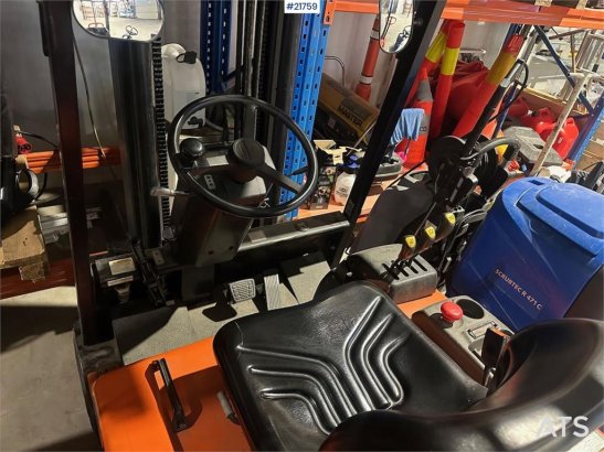 Daewoo B20T truck w/ 4.5 m lift height Daewoo B20T truck w/ 4.5 m lift height 2003 2 Forklift image 3