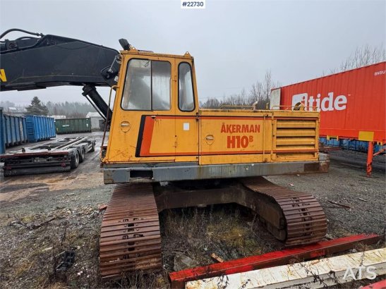 Åkerman H10B crawler excavator with digging bucket. H10B crawler excavator with digging bucket. 2 Crawler Excavators image 3